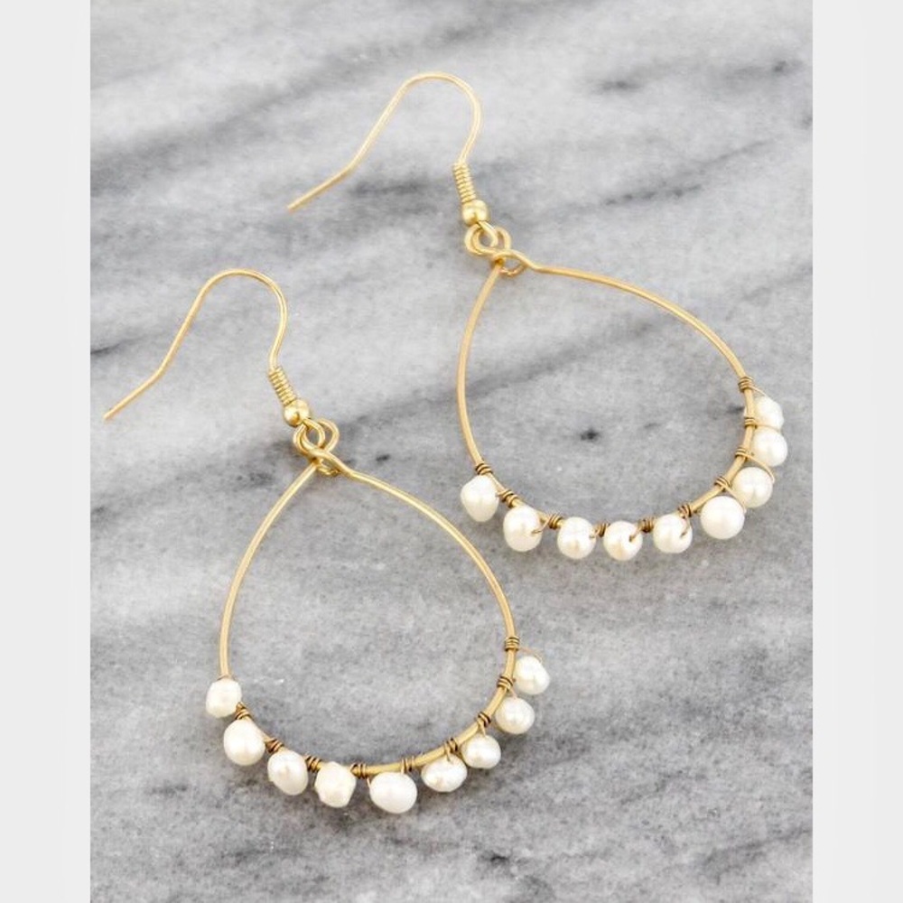 GOLD TONE WHITE PEARL TEARDROP EARRINGS